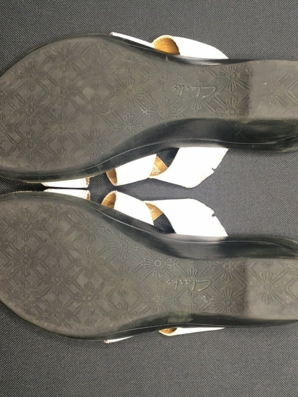 Clark's Size 8 White leather slides/sandals - Picture 8 of 9